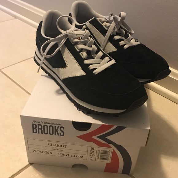 brooks casual shoes womens